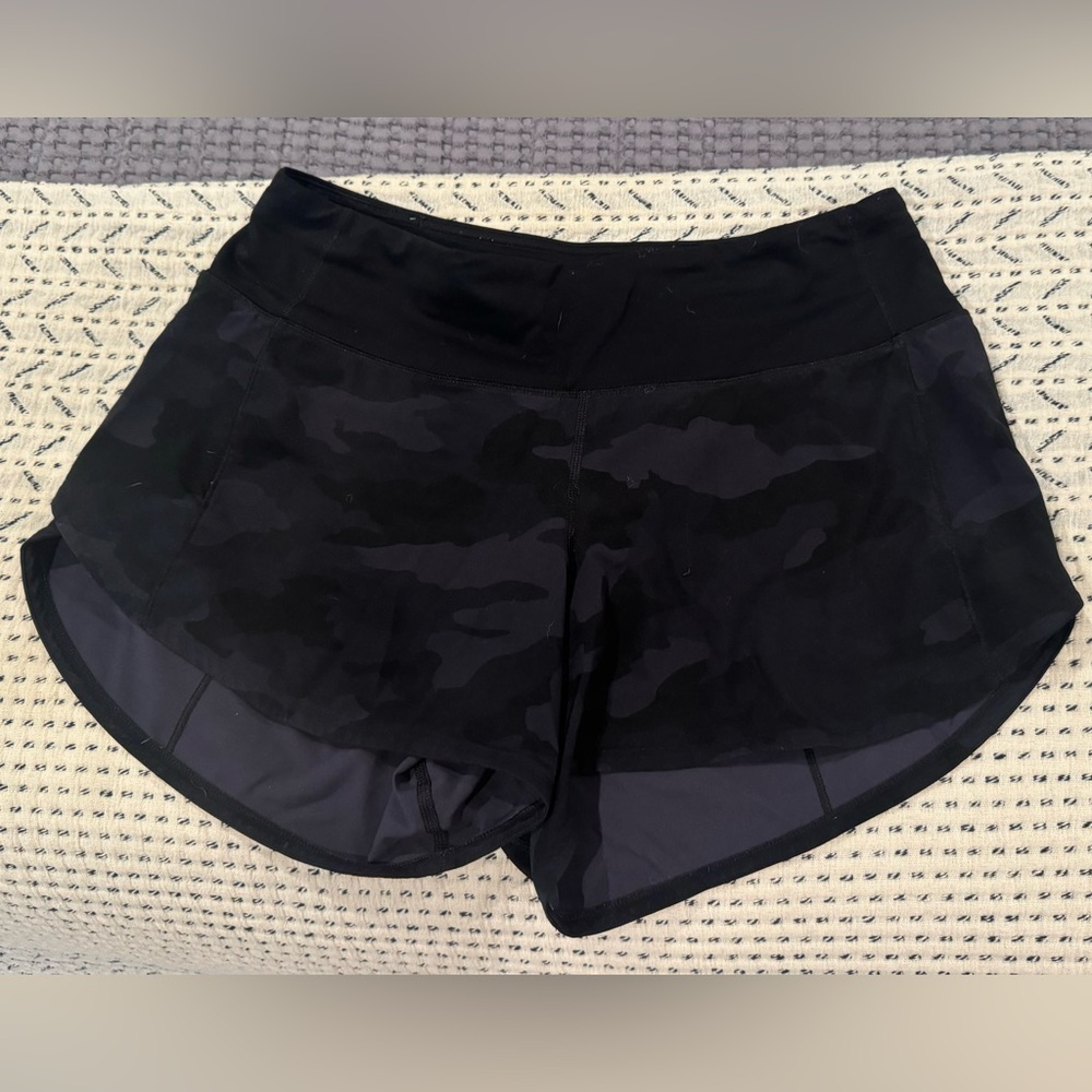 Lululemon speed up mid-rise lined shorts, size 6, camo